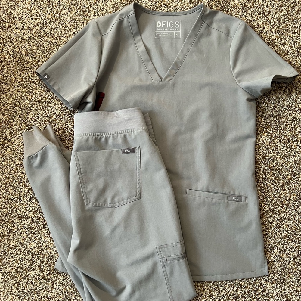 Cement FIGS joggers scrub set in XS